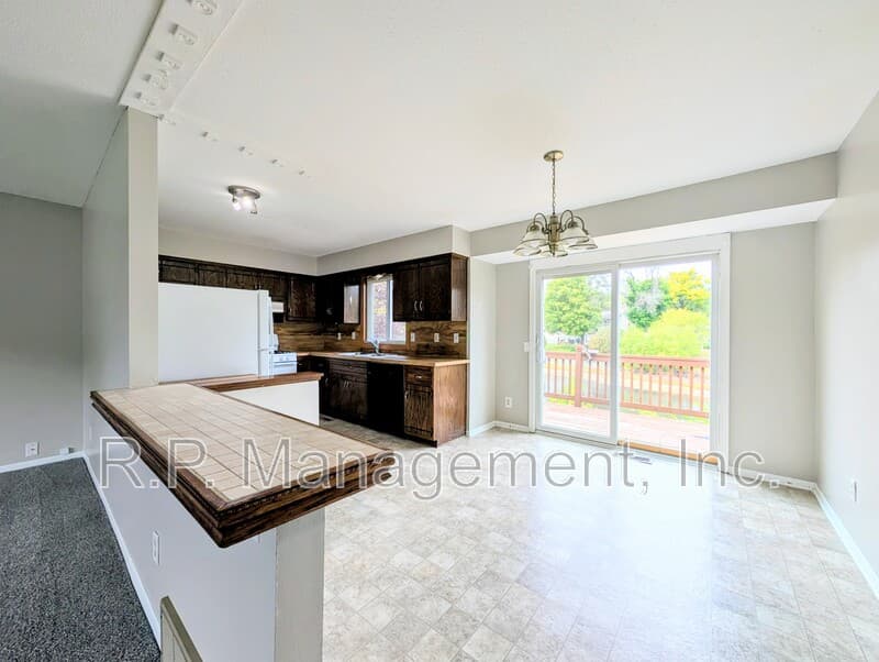 Brooklyn Park House: 7216 79th Ave N