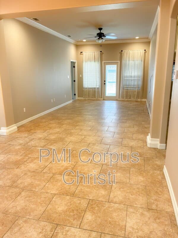 Corpus Christi Townhome: 4750 Grand Junction Drive