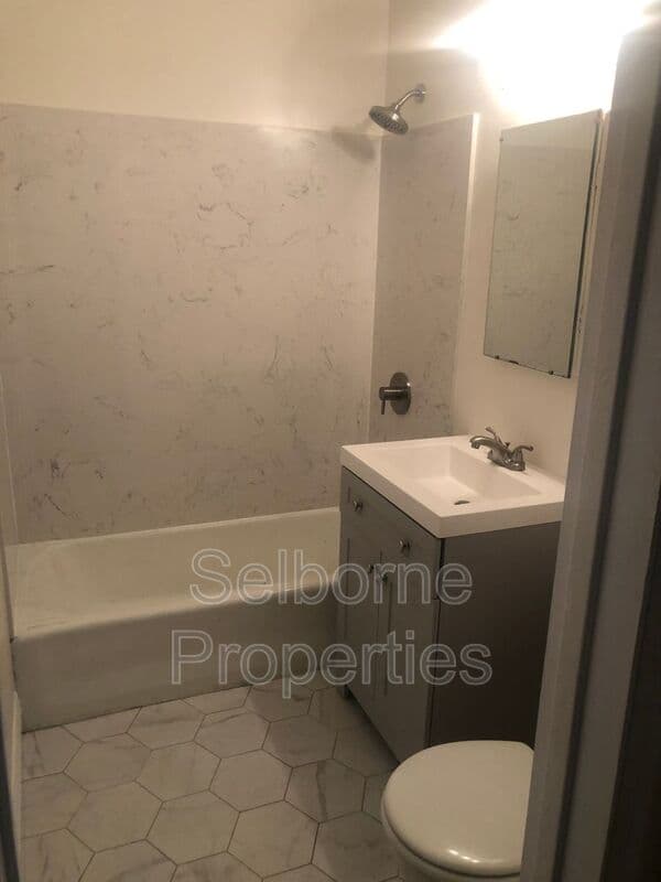 San Leandro House: 529 Callan Ave