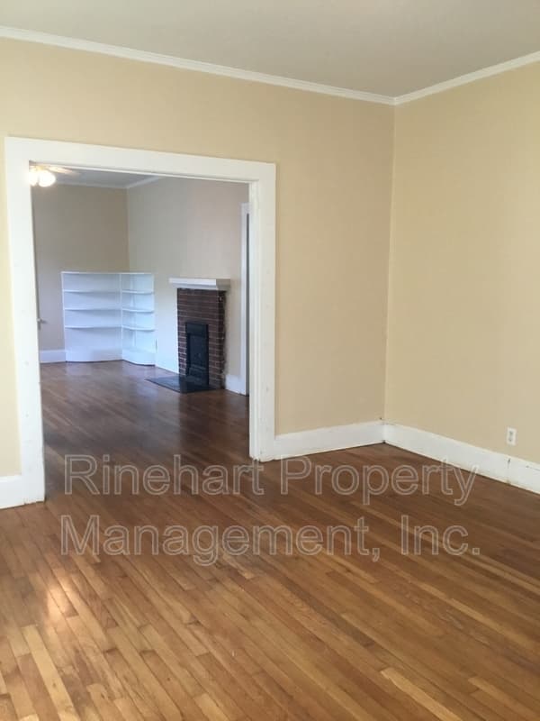 Rock Hill House: 448 Willowbrook Avenue