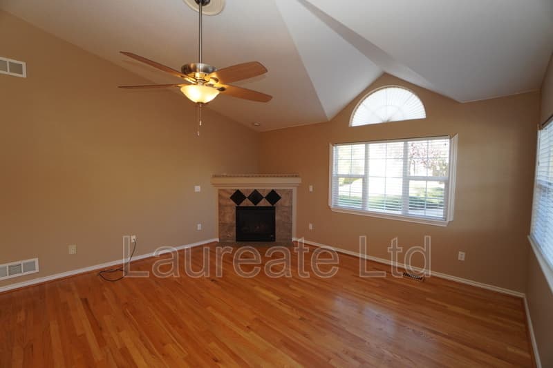 Aurora House: 3036 S Waco Ct