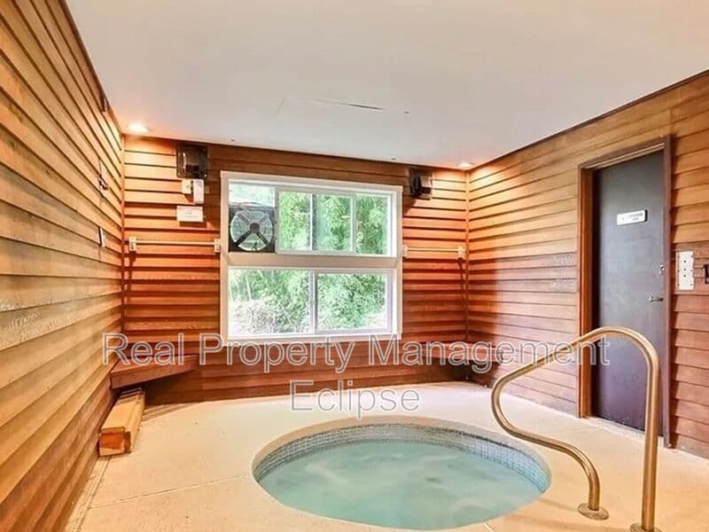 Seattle Condo: 17431 Ambaum Blvd S