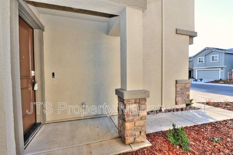 Roseville House: 2049 Shady Tree Circle