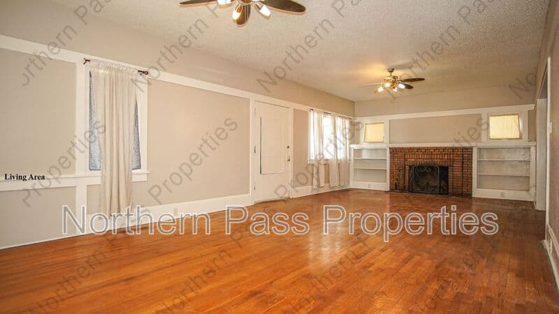 El Paso House: 7600 Franklin Dr. Front