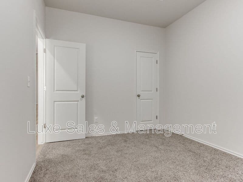 El Reno House: 1501 Pavy Parkway