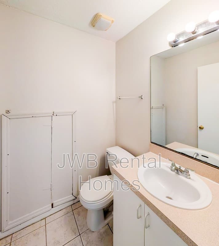 Atlantic Beach Townhome: 75 W 7th St