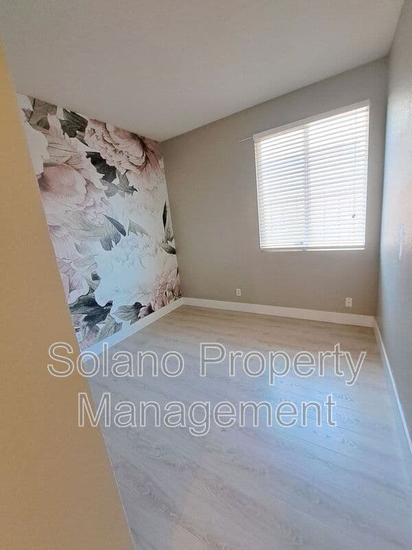 Vacaville House: 472 Somerville Circle