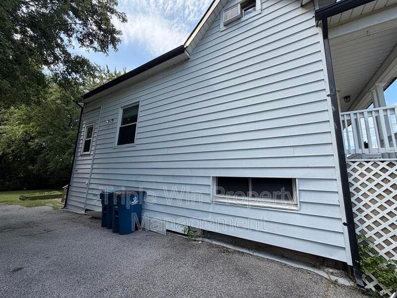 Maplewood House: 7790 Folk Ave.