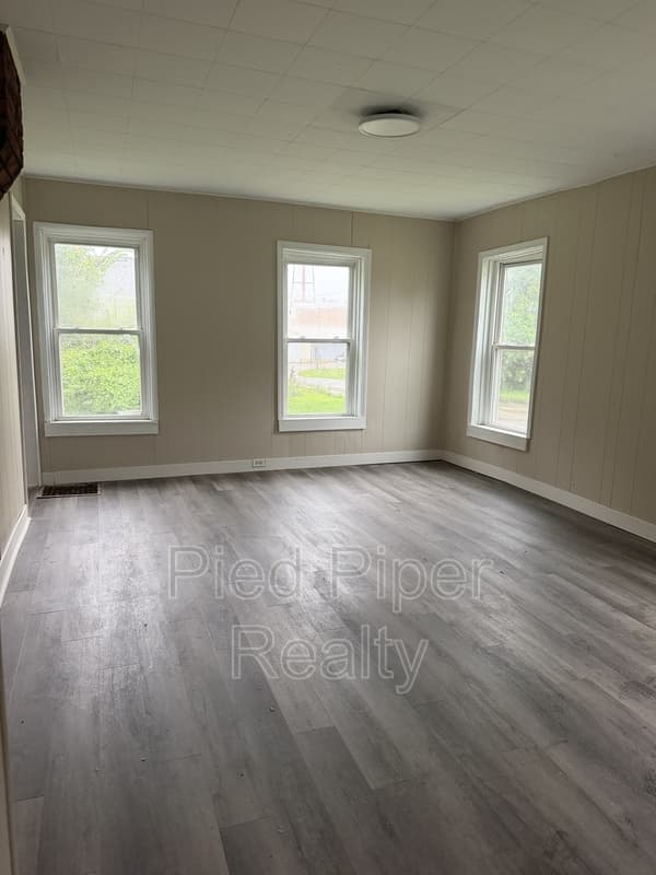 Warren House: 209 Pearl St