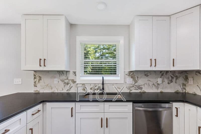 Bentonville House: 809 Carson Drive
