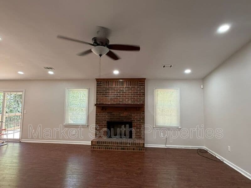 STONE MOUNTAIN House: 1239 AUTUMN HILL LANE