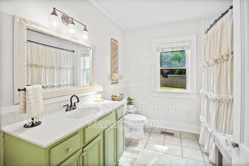 Fayetteville House: 816 Winston Avenue