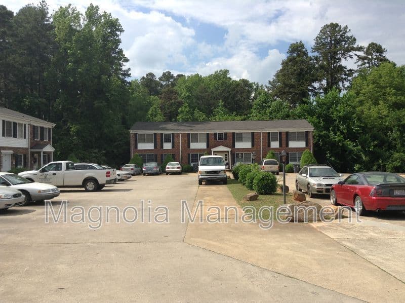 Henderson Condo: 1932 Oxford Rd