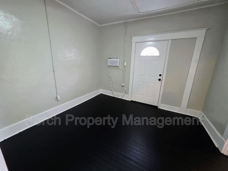 Pensacola Condo: 320 N Barcelona St
