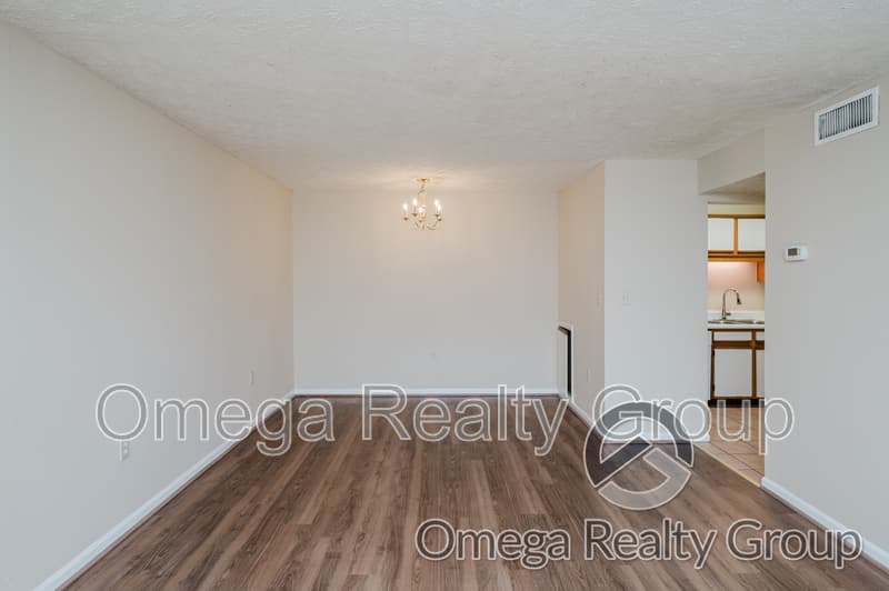 Jemison Condo: 156 Patton St W