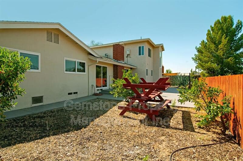 San Diego House: 5385 Brockbank Pl