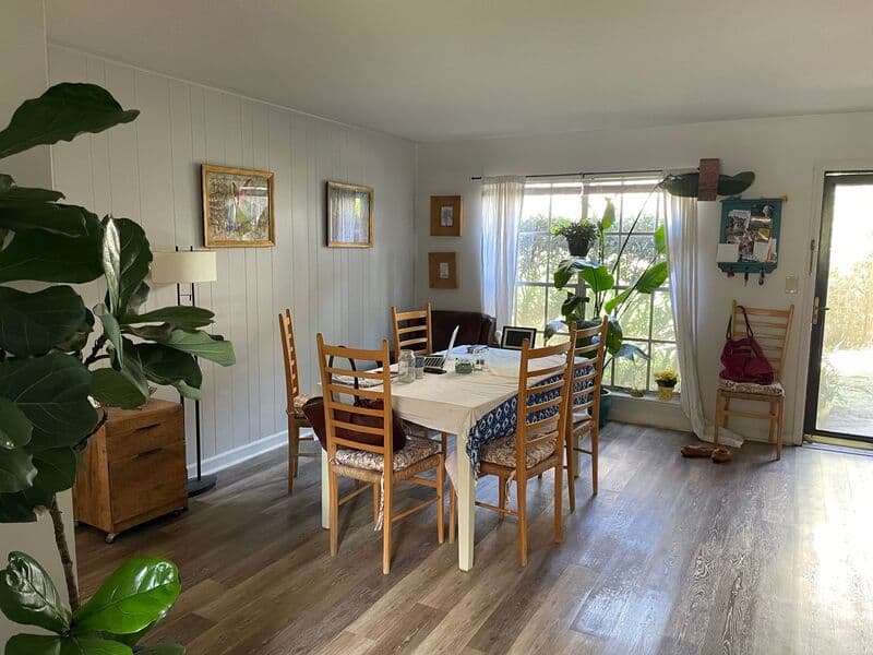 Charleston House: 811 N Colony