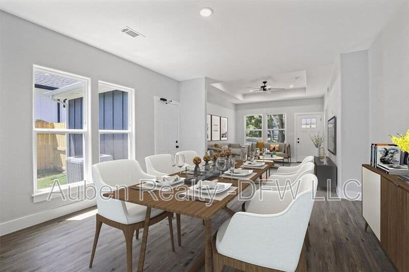Denison House: 512 E Heron Street