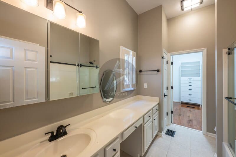 Kennesaw House: 5211 Hadaway Rd NW