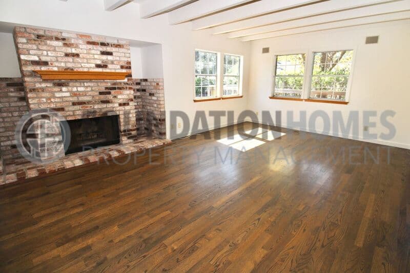 Mill Valley House: 813 Miller Ave