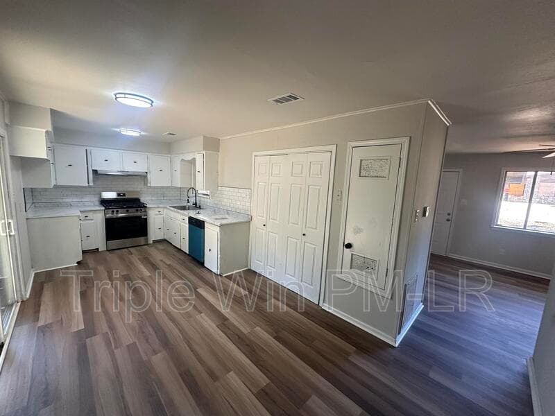Little Rock House: 9808 Wilderness Road