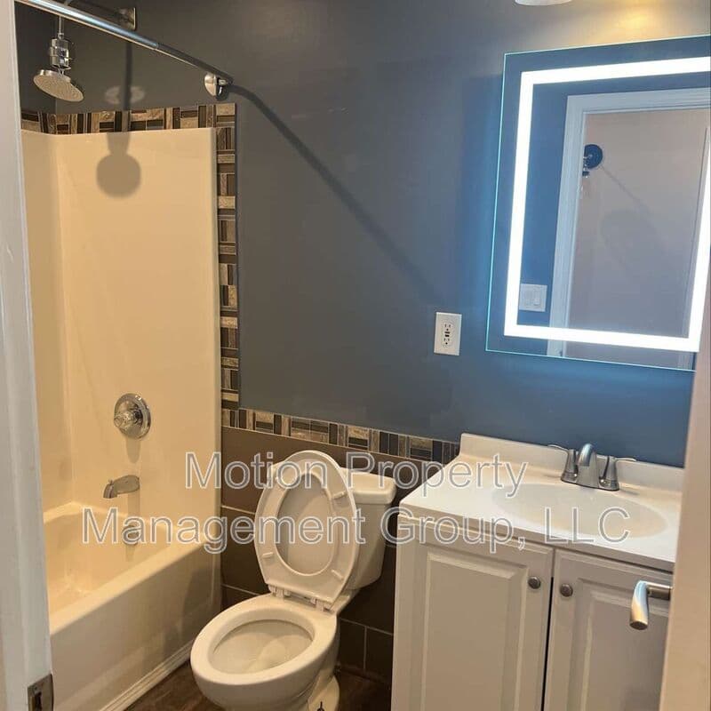 Decatur House: 784 Hillmont Avenue