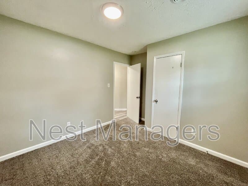 Fayetteville House: 6405 Lorell Court