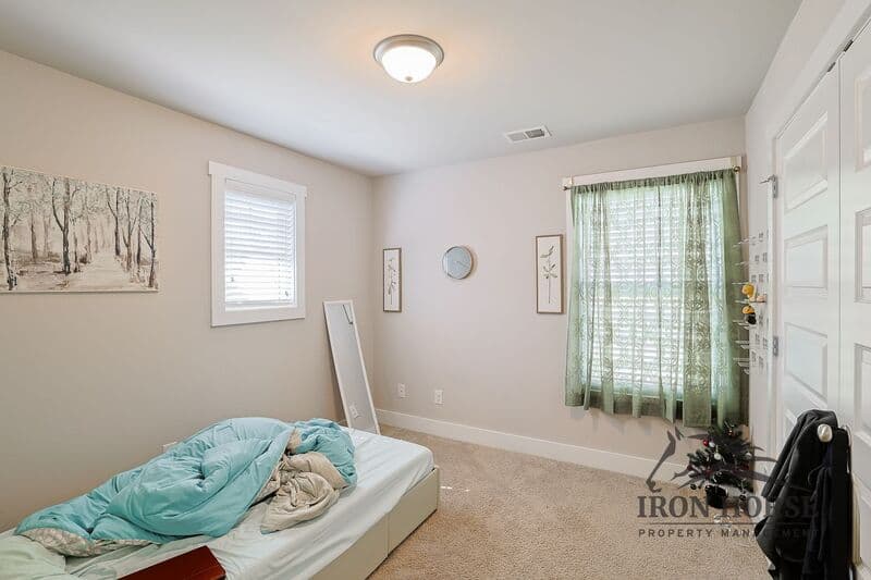 Athens House: 484 Park West Blvd