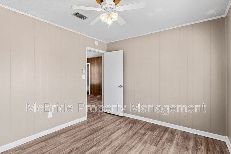 Augusta House: 3615 Goldfinch Drive