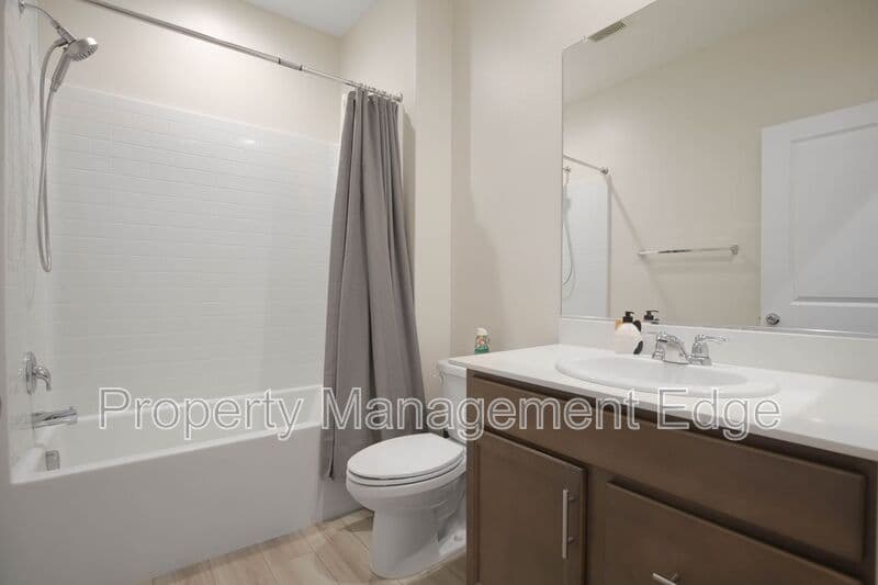 Menifee House: 29337 Chestnut St