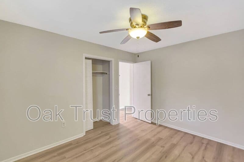 Charleston House: 1755 River Front Drive