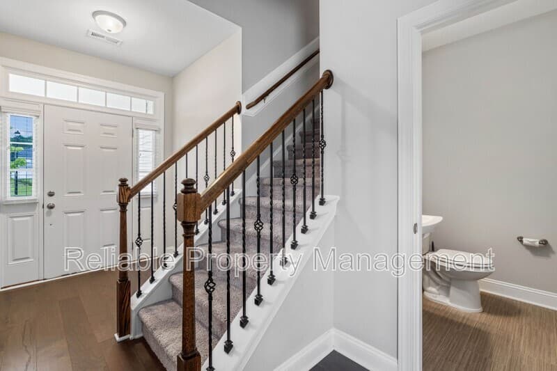 Clayton House: 102 Wicklow Ct