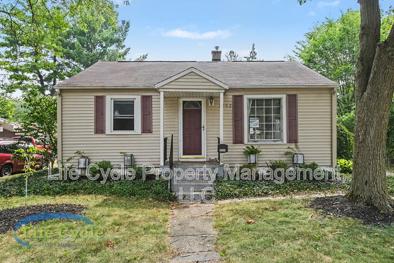 Wyoming House: 2052 Collingwood Avenue Southwest