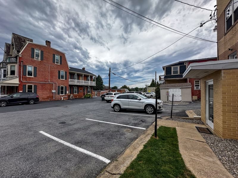 Lancaster House: 902 Columbia Avenue