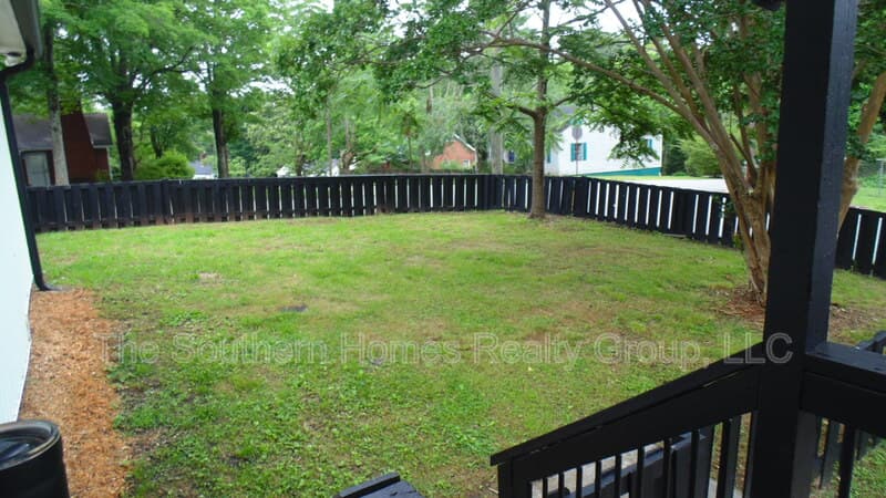 Athens House: 605 Guille Street
