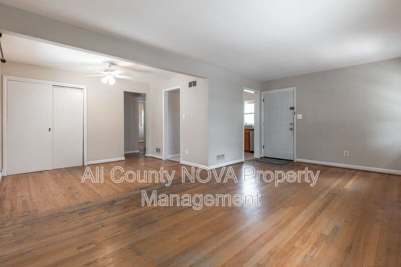 Arlington House: 4141 21st Rd N