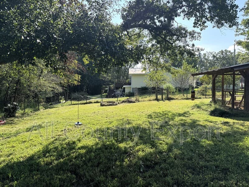 Gainesville House: 9215 Long Hollow Rd