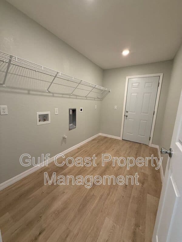 North Port House: 3294 West Price Blvd