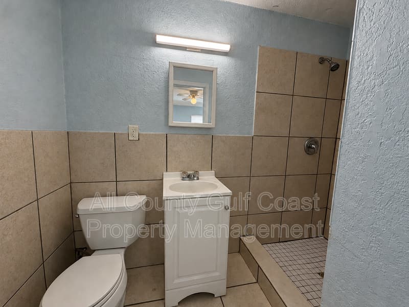 Bradenton House: 2418 10th St W