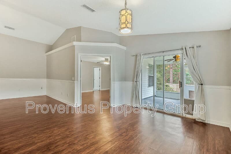 Navarre House: 2058 Catline Circle