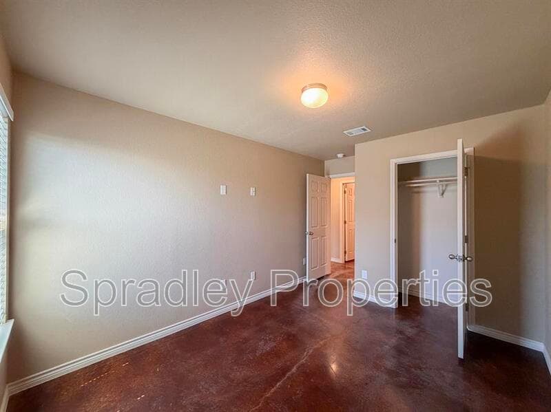 Belton Townhome: 1044B Edwards Dr