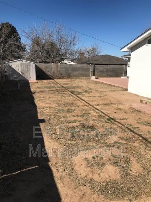 Albuquerque House: 5808 Pojoaque Rd NE