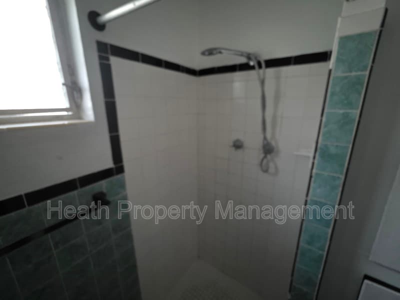 Largo House: 504 6th Ave NW