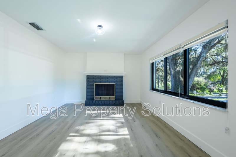 Tampa House: 307 Glen Burnie Avenue
