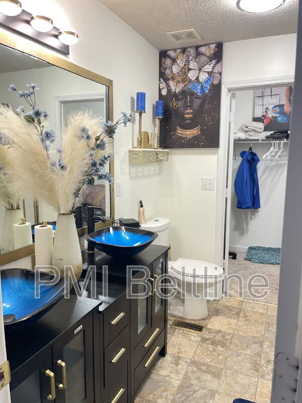 South Fulton House: 5825 Old Carriage Drive