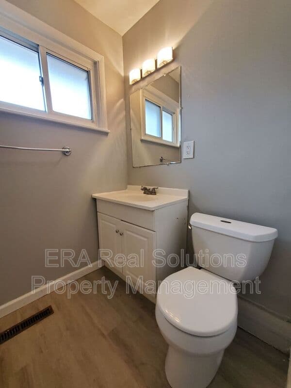 Grove City House: 2906 Woodgrove Drive