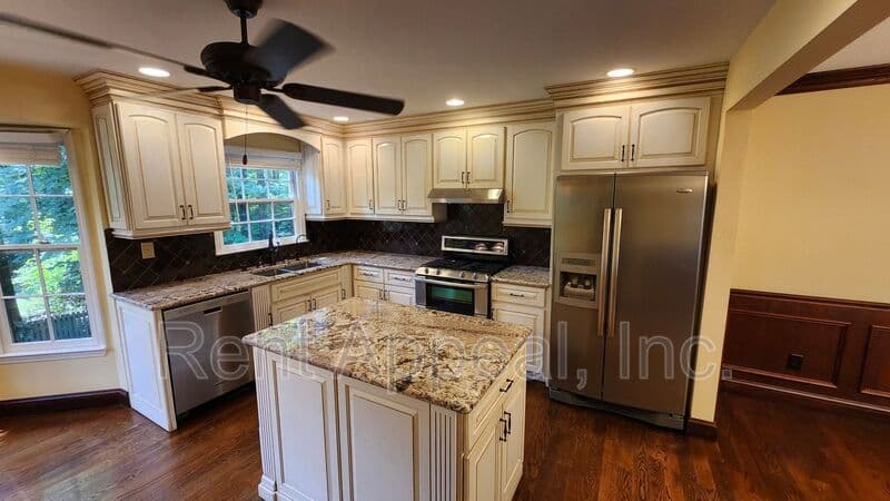 Alpharetta House: 310 Milesford Ct.