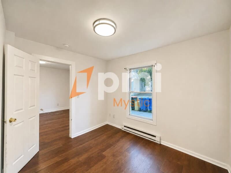 Meriden Condo: 129 Willow Street