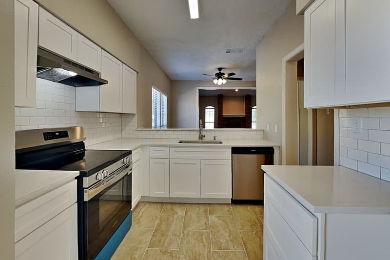 Rowlett House: 6700 Alissa Dr