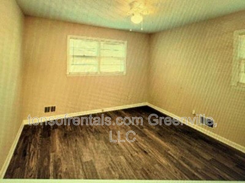 Woodruff Condo: 916 Cross Anchor Rd